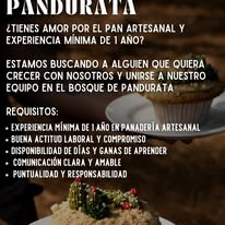 Mesa con pan y velas